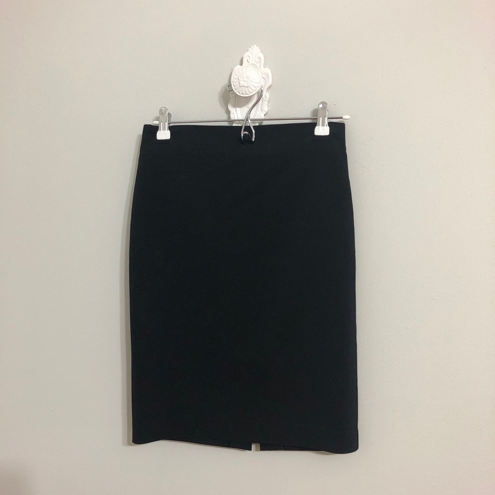 Forever 21 contemporary black skirt with zipper